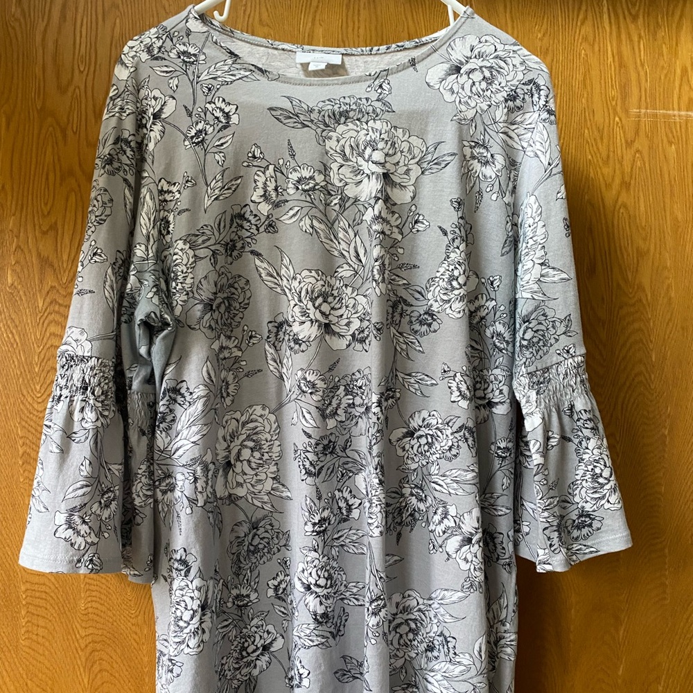 J. Jill Floral Tunic. Size XL. Black, white and grey.